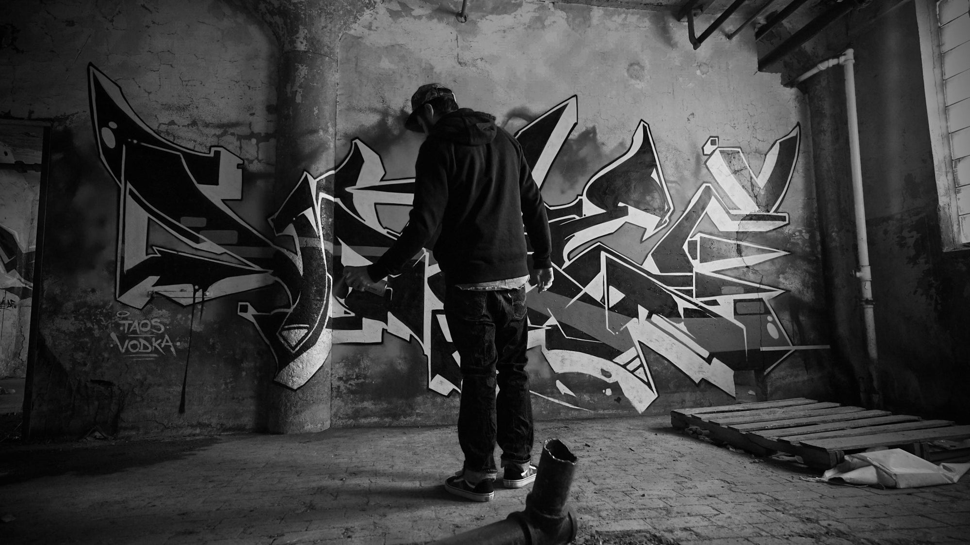 painting with the KRINK Mini Sprayer . Graffiti name exchange #9 (black and  white) 